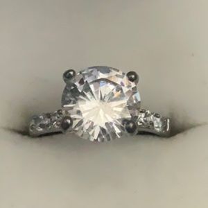 Vintage clear stone ring